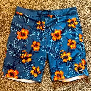 Men’s swim/ board shorts